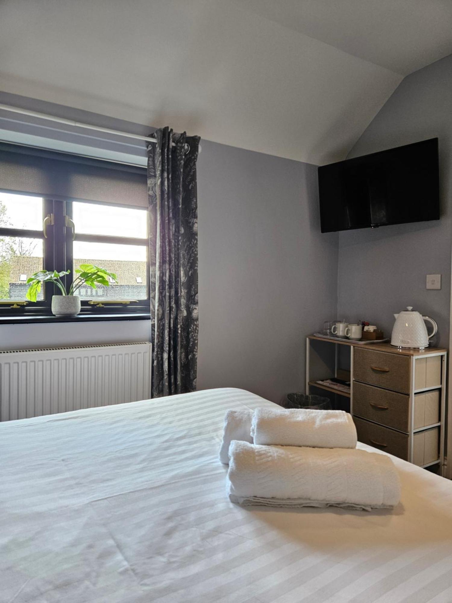 The Swan Inn Hilborough Esterno foto